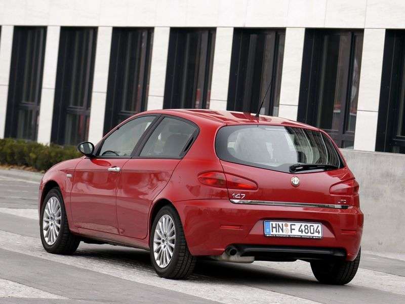 Alfa Romeo 147 5 drzwiowy hatchback drugiej generacji 1,6 mln ton (2004 2010)