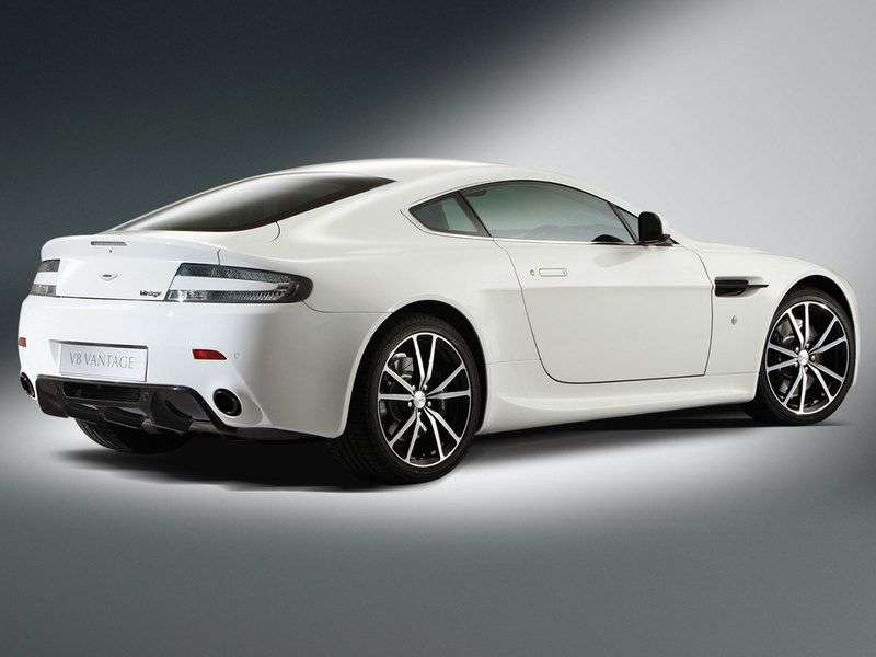 Aston Martin Vantage 3. generacja [zmiana stylizacji] V8 N420 coupe 2 drzwi. 4.7 V8 MT Baza (2010 2010)