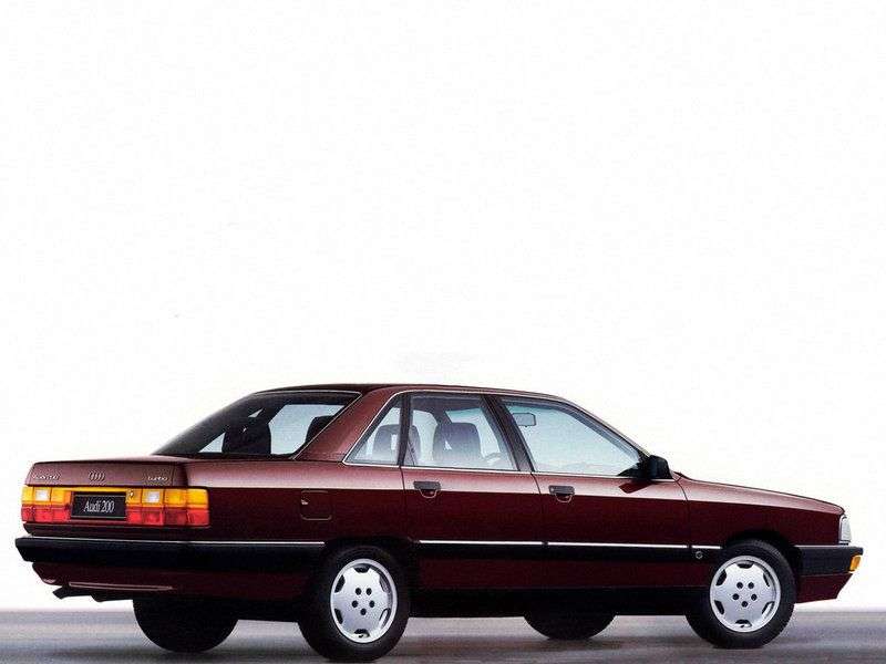 Audi 200 44.44Q sedan 2.2 Quattro MT (1985 1991)