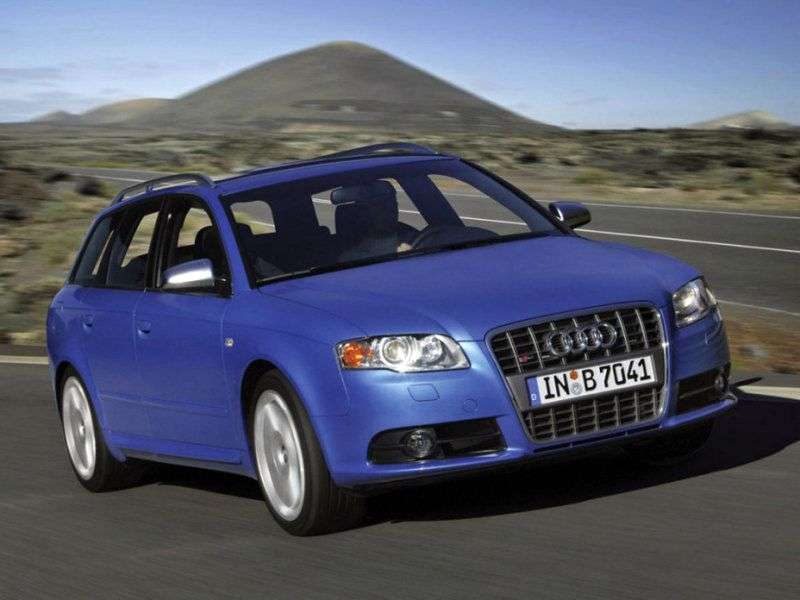 Audi S4 B7.8E kombi 4.2 quattro MT (2004 2009)