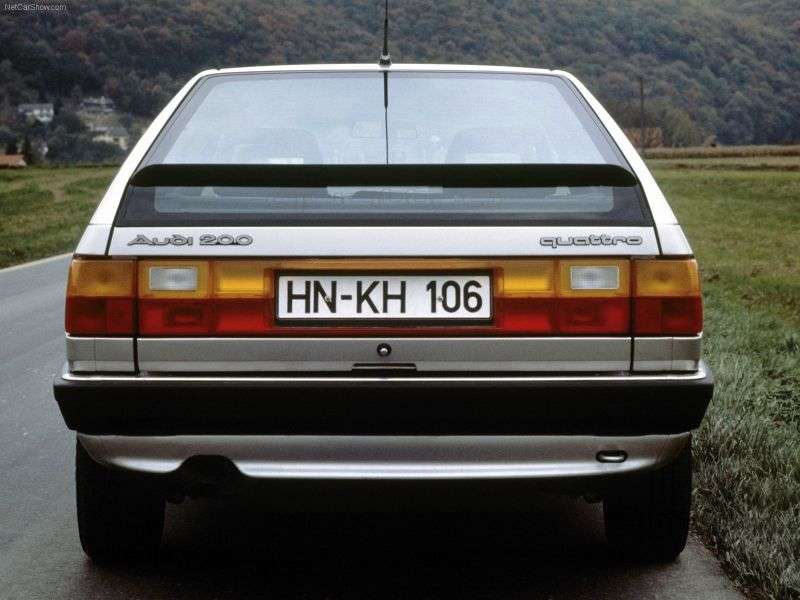 Audi 200 44.44Q kombi 2.2 Quattro MT 20V (1986 1989)