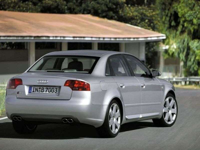 Audi S4 B7,8 Esedan 4.2 quattro MT (2004–2009)