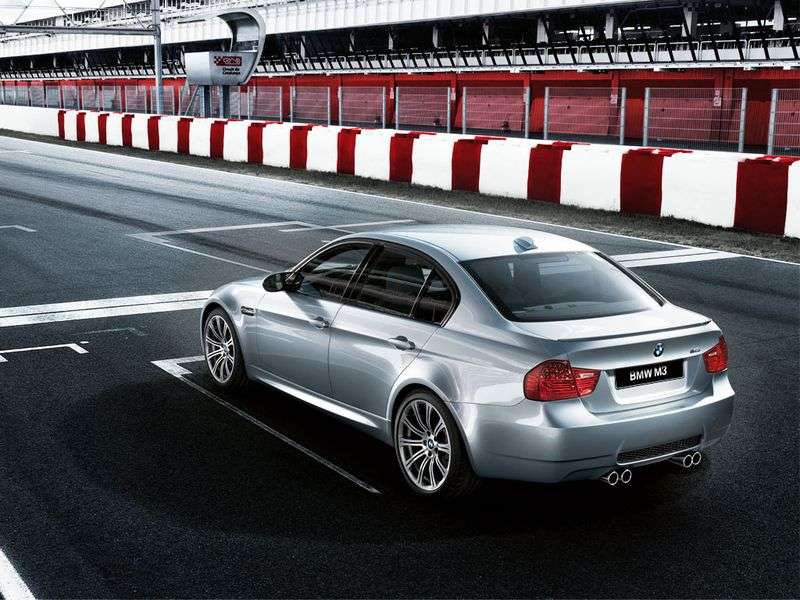 BMW serii M E90 / E91 / E92 / E93 3 sedan 4.0 Podstawa DCT (2008 2012)