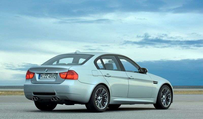 BMW serii M E90 / E91 / E92 / E93 3 sedan 4.0 MT Base (2008 2012)