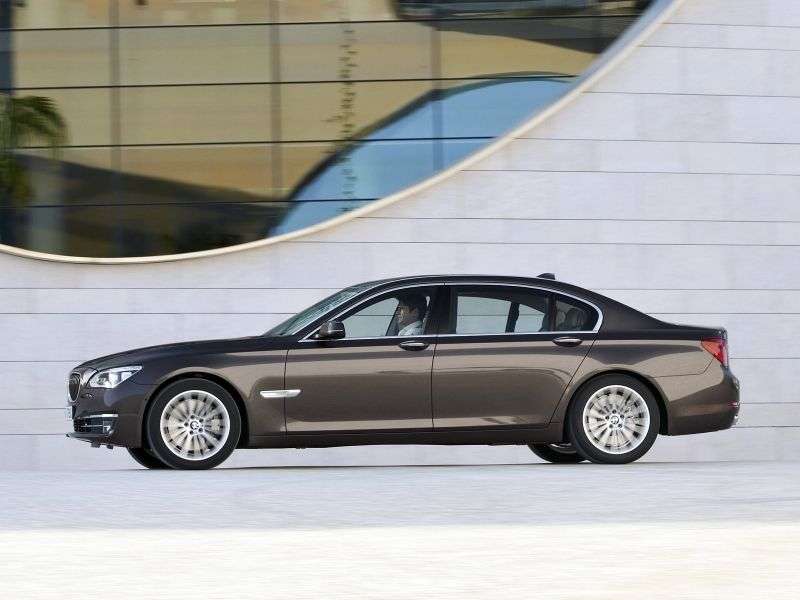 BMW serii 7 F01 / F02 [zmiana stylizacji] sedan 740Li AT (2012 obecnie)