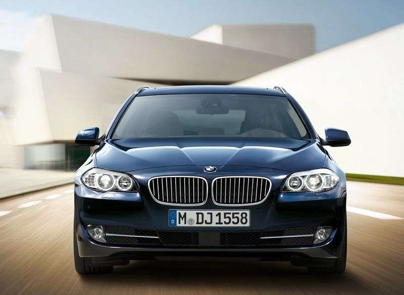 BMW 5 Series F10 / F11Touring Estate 528i MT (2011   teraz)