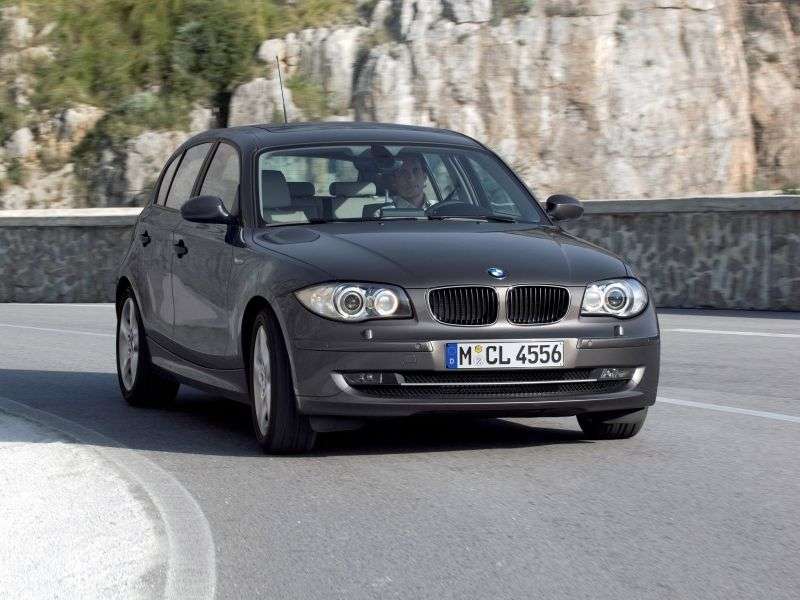 5 drzwiowy hatchback BMW serii 1 E81 / E82 / E87 / E88 [zmiana stylizacji]. 120i MT (2009 2011)