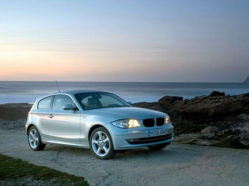 BMW serii 1 E81 / E82 / E87 / E88 [zmiana stylizacji] hatchback 3 drzwiowy. 118i MT Basic (2007 2012)