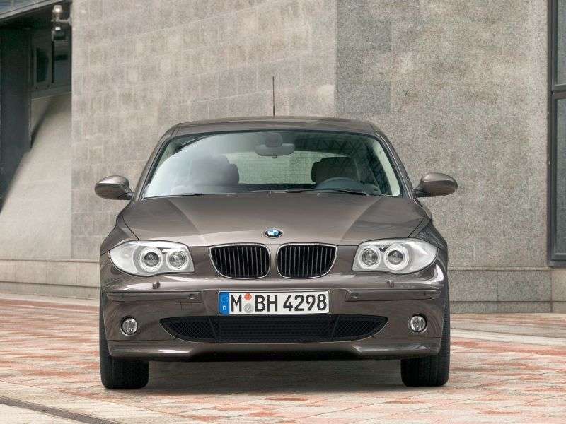 BMW 1 Series E87Hatchback 118i MT (2004–2006)