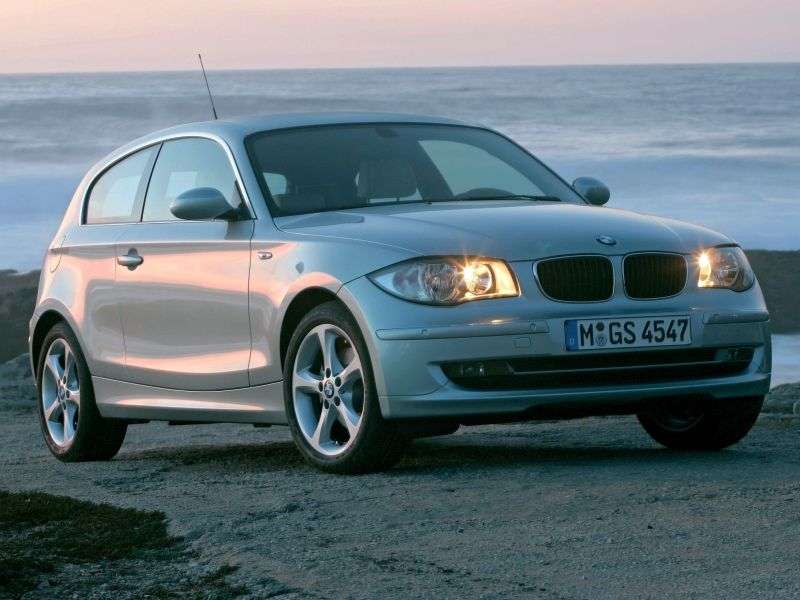 BMW serii 1 E81 / E82 / E87 / E88 [zmiana stylizacji] hatchback 3 drzwiowy. 116i MT (2007–2009)