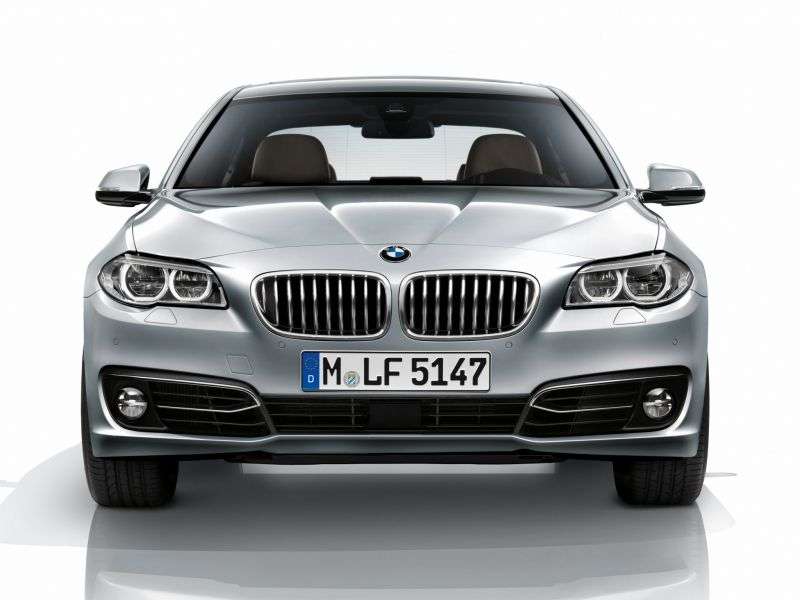 BMW 5 Series F10 / F11 [Restyling] 525d xDrive AT Business Sedan (2013 – current century)