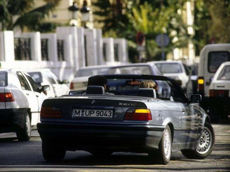 BMW Seria 3 E36 Cabrio 325i AT (1993 1995)
