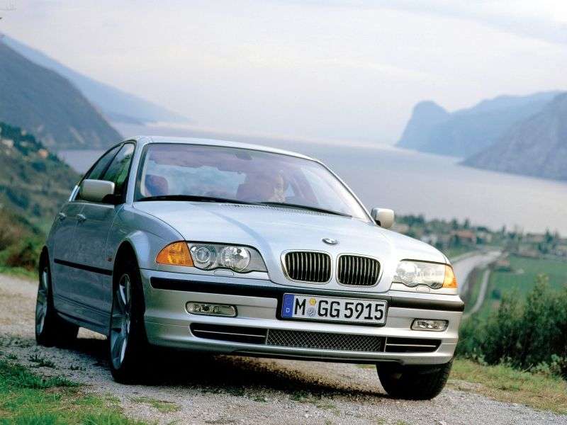 4 drzwiowy sedan BMW serii 3 E46 316i AT (1998–2001)