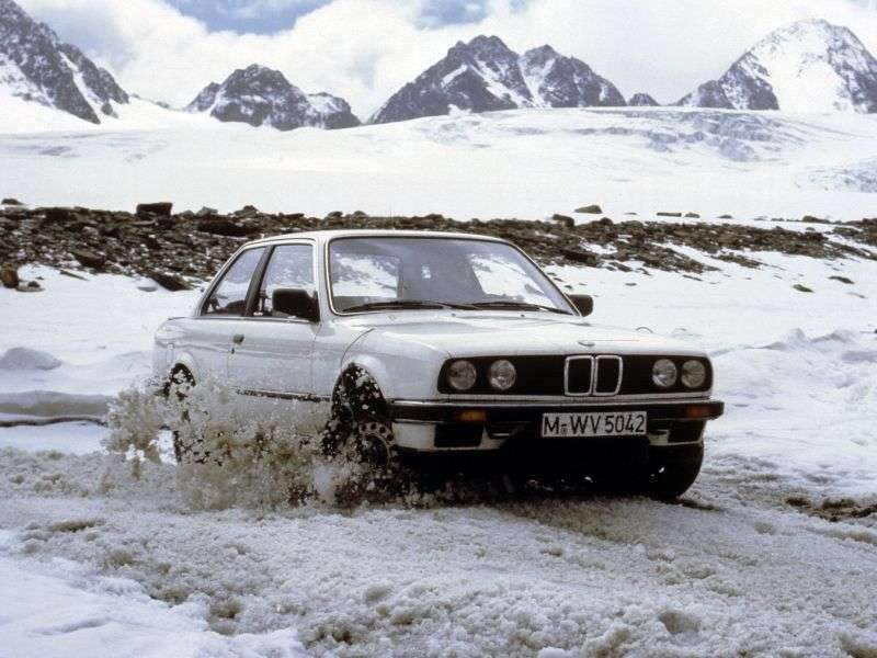 2 drzwiowy sedan BMW serii 3 E30 318i 4MT (1982 1987)