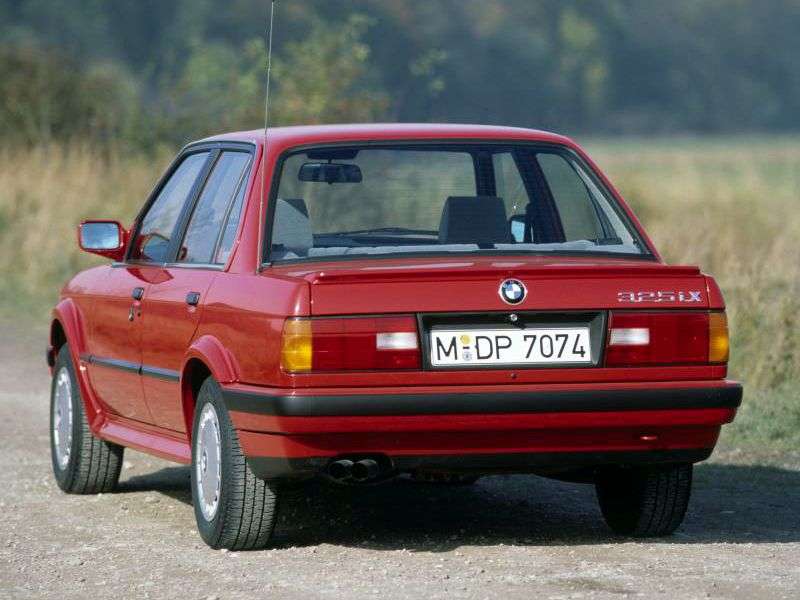 BMW serii 3 E30 [zmiana stylizacji] sedan 4 drzwi. 316i kat MT (1988 1992)