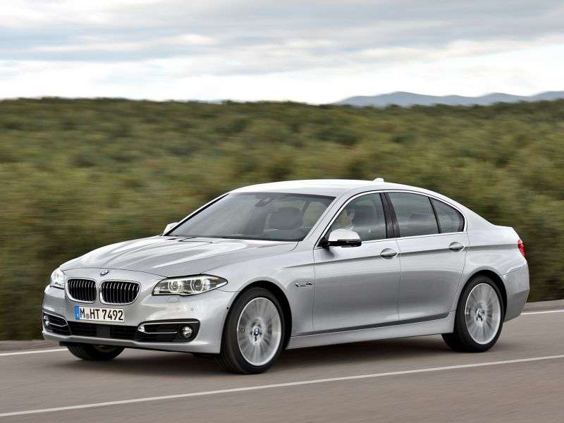 BMW serii 5 F10 / F11 [zmiana stylizacji] 528i xDrive AT Luxury Sedan (2013 obecnie)