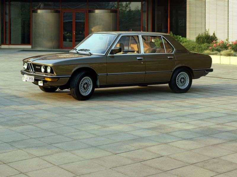 BMW serii 5 E12 [zmiana stylizacji] sedan 530i MT (1976 1978)
