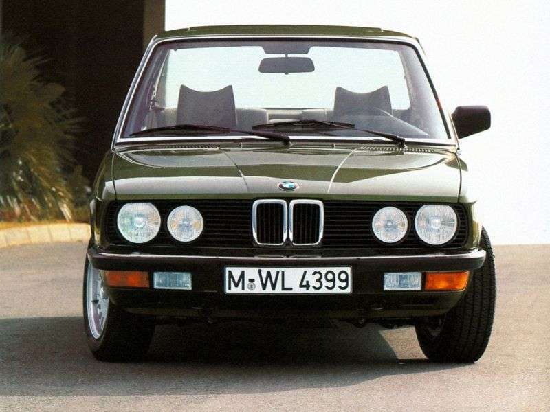 BMW Seria 5 E28 sedan 525i 5MT (1981 1988)