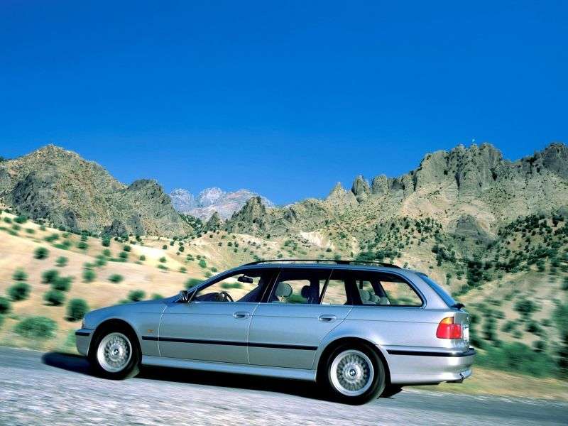 BMW Seria 5 E39Touring Estate 540i MT (1996 1998)