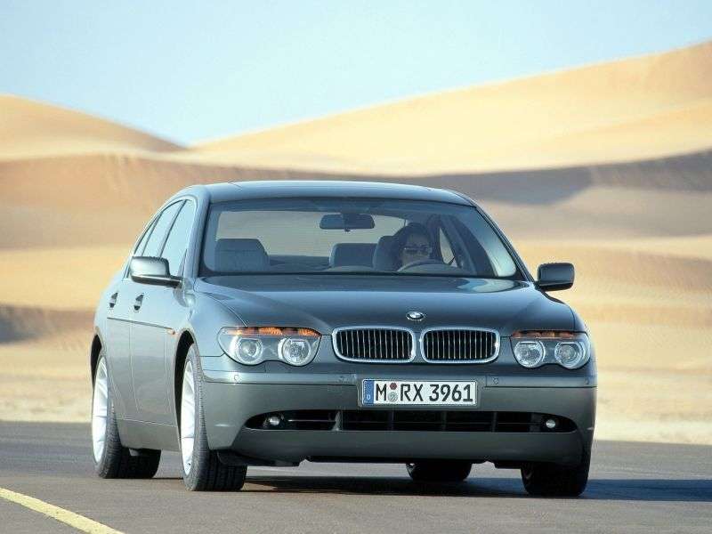 4 drzwiowy sedan BMW serii 7 E65 / E66 730i AT (2003–2005)