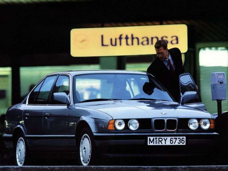 BMW Seria 5 E34 sedan 540i MT (1993 1995)