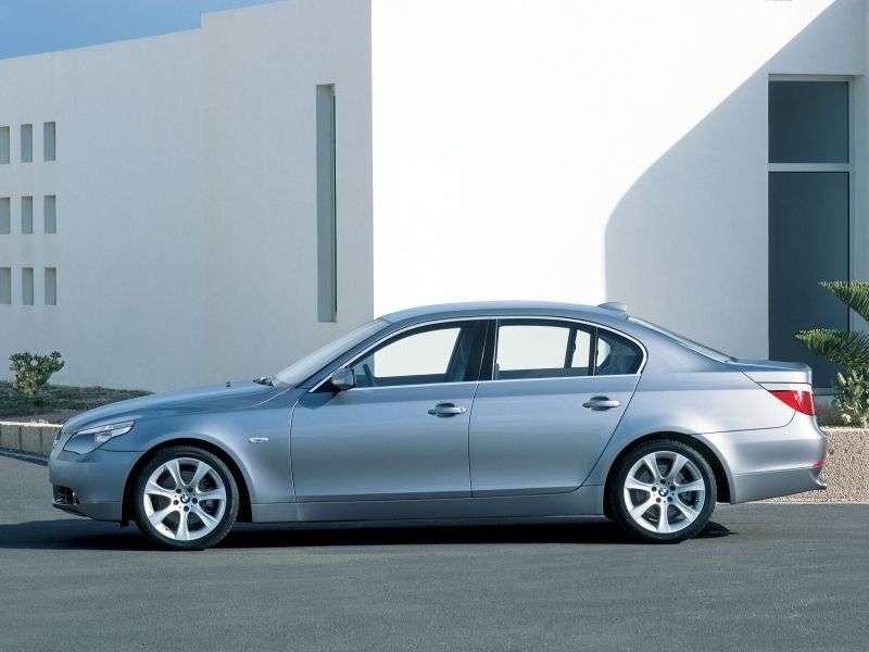 BMW serii 5 E60 / E61 sedan 530i MT (2004 2005)