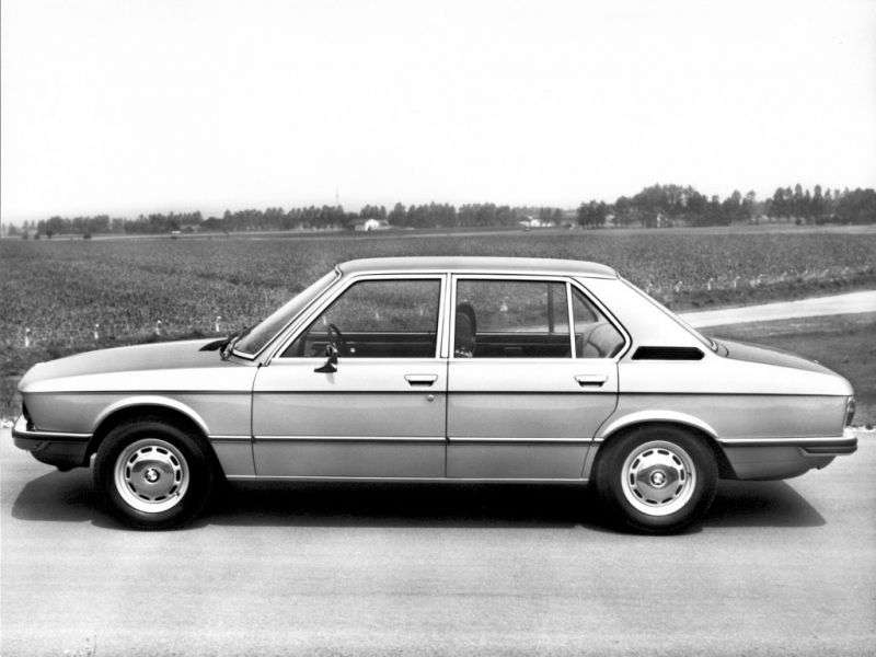 BMW Seria 5 E12 sedan 520i 5MT (1974 1976)