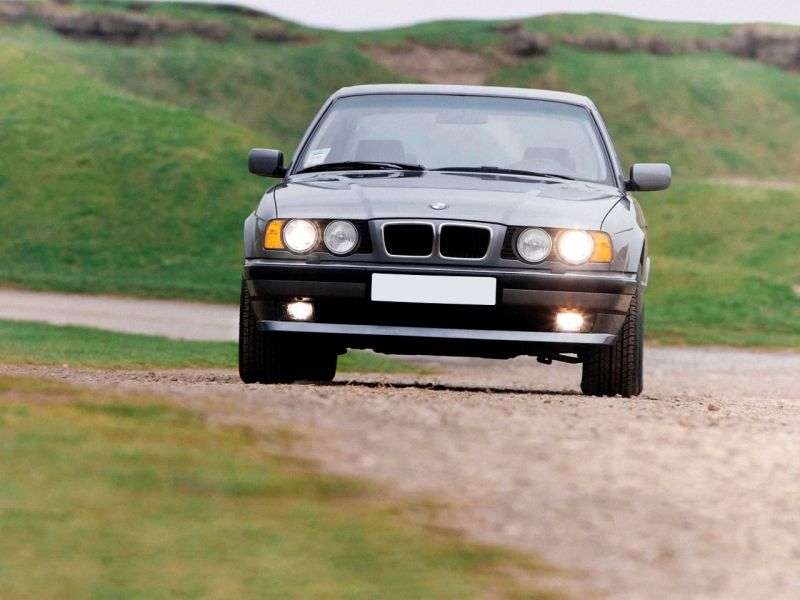 BMW Seria 5 E34 sedan 540i MT (1993 1995)