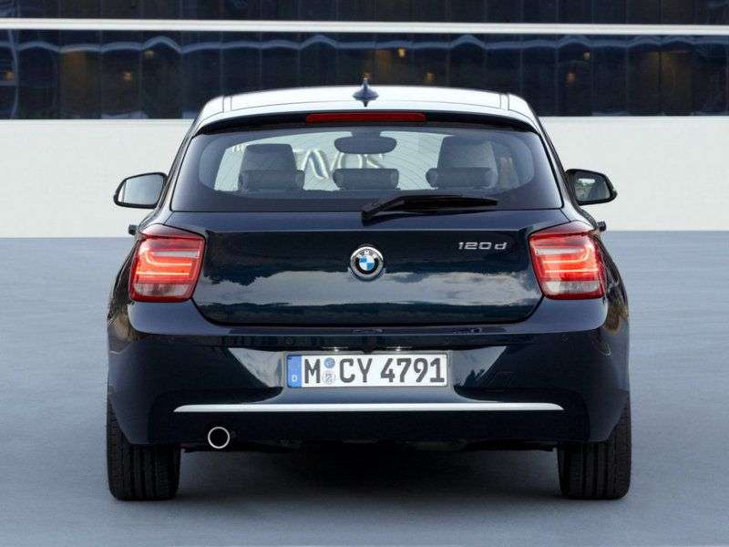 5 drzwiowy hatchback BMW serii 1 F20 / F21 120d MT Urban (2011 obecnie)