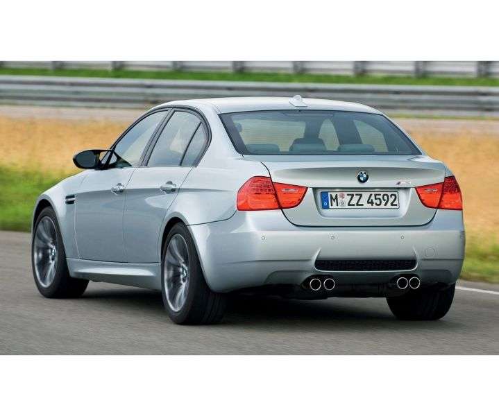 BMW serii M E90 / E91 / E92 / E93 3 sedan 4.0 Podstawa DCT (2008 2012)