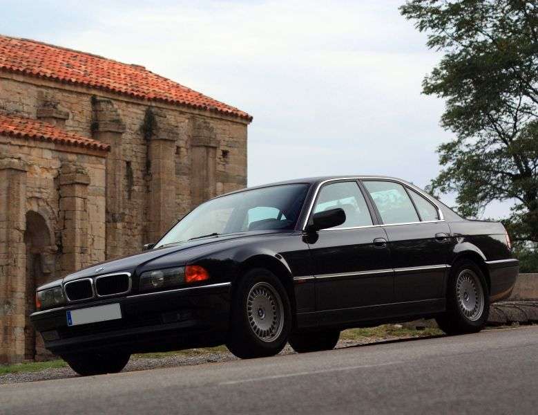 BMW 7 Series E38sedan 735i MT (1996–1998)