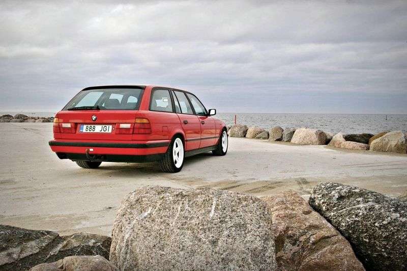 BMW Seria 5 E34Touring Estate 525ix MT (1991 1993)