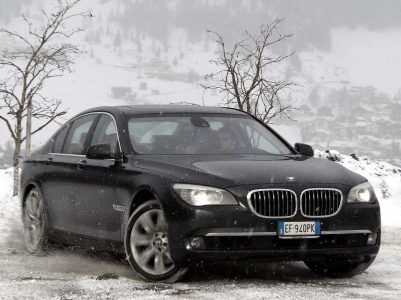 BMW serii 7 F01 / F02 Saloon 750Li xDrive Baza AT (2009 2012)