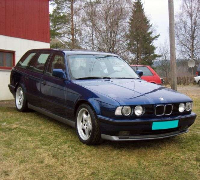 BMW serii M E34 5 seria Estate 3.8 MT (1992 1994)