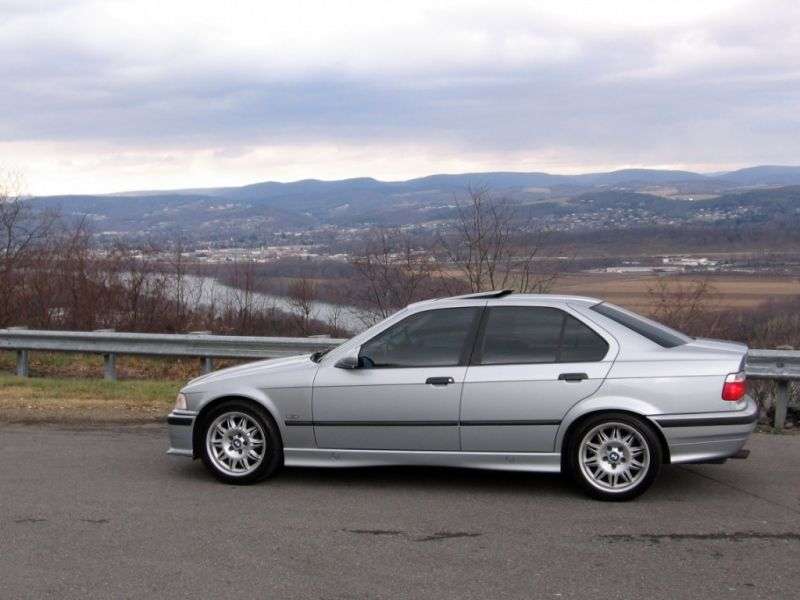 BMW serii M E36 3 seria sedan 3.0 MT (1994 1995)