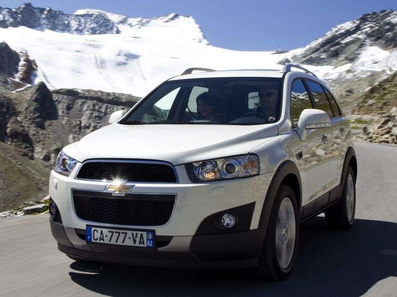 Chevrolet Captiva 1st generation [restyling] 2.4 AT crossover 7 places LT (2011–2012)