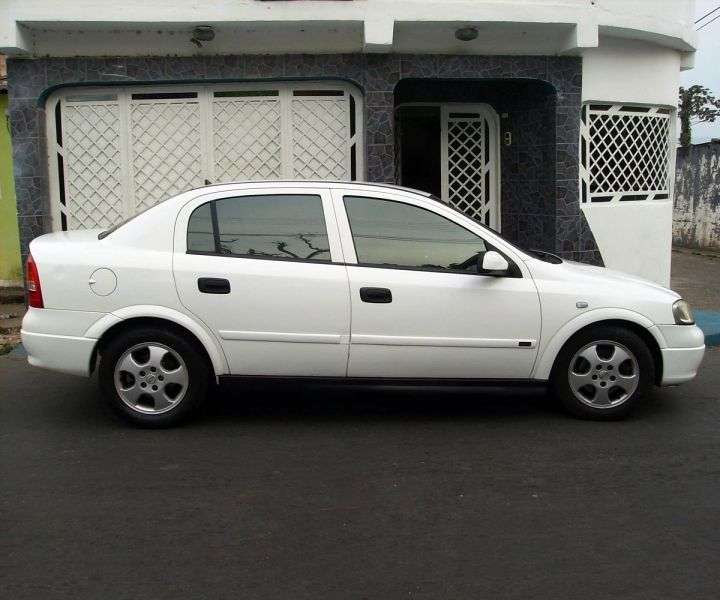 Chevrolet Astra 2nd generation sedan 1.8 Flexfuel MT (2001–2003)