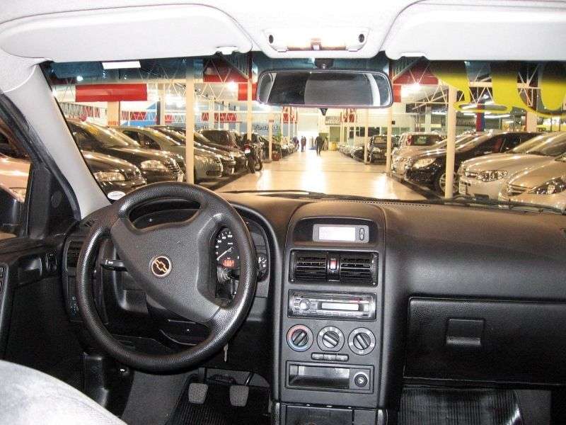 Chevrolet Astra 2.generacja sedan 2.0 MT (1999 2001)