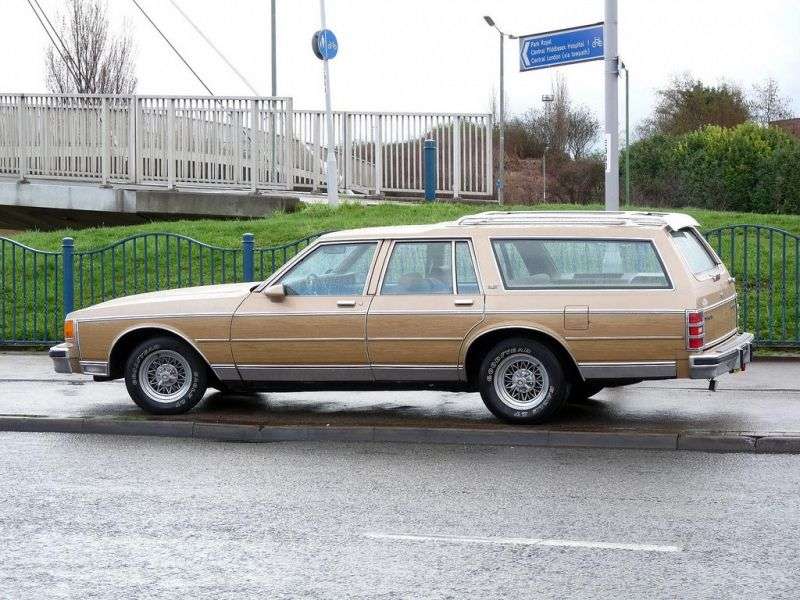 Chevrolet Caprice 3rd generation [2nd restyling] station wagon 5.0 4АТ (1986–1990)