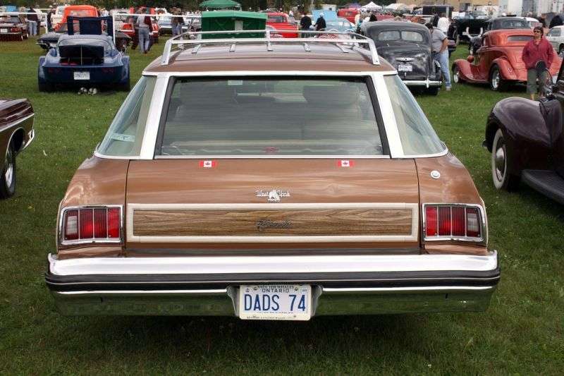 Chevrolet Caprice 2nd generation [3rd restyling] Kingswood Estate wagon 7.44 Turbo Hydra Matic 3 seat (1974–1974)