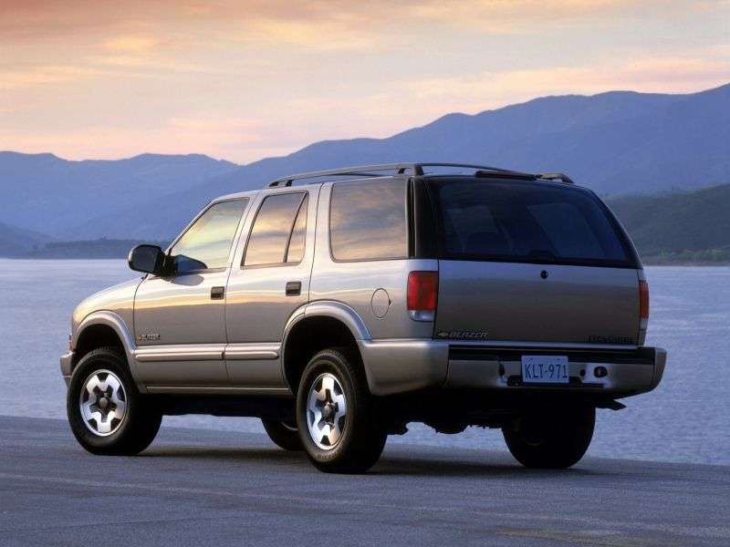 Chevrolet Blazer 4th generation [restyling] SUV 5 dv. 2.2 MT (1997–2005)