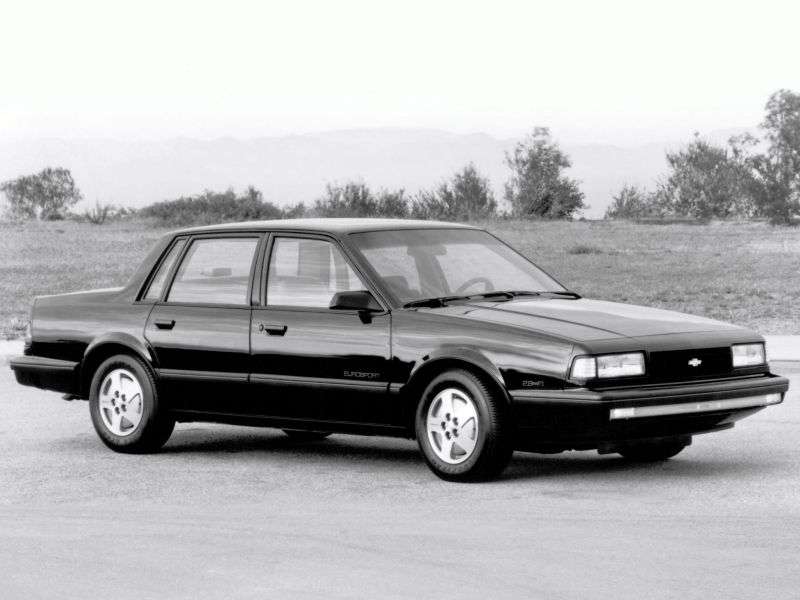 Chevrolet Celebrity 1. generacji [trzecia zmiana stylizacji] sedan 4 drzwiowy. 2,8 MT (1987 1989)
