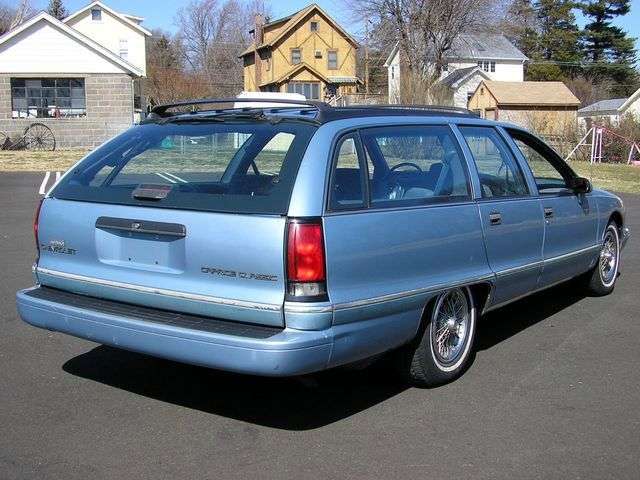 Chevrolet Caprice 4th generation wagon 4.3 AT (1994–1996)
