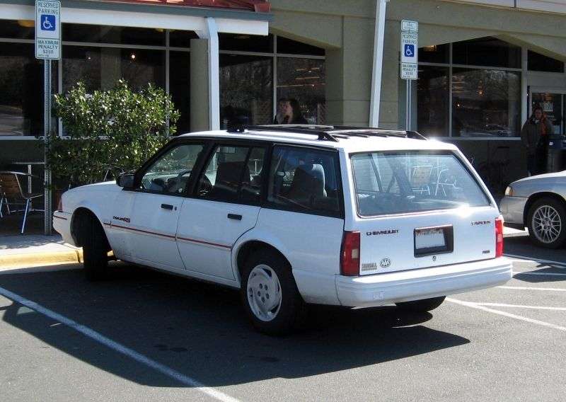 Chevrolet Cavalier 2nd generation [restyling] wagon 2.2 MT (1990–1991)