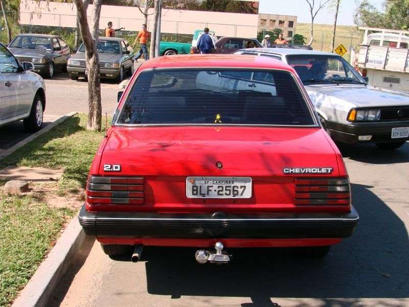 Chevrolet Monza 2 drzwiowy sedan 2 drzwiowy 2,0 MT (1987 1991)