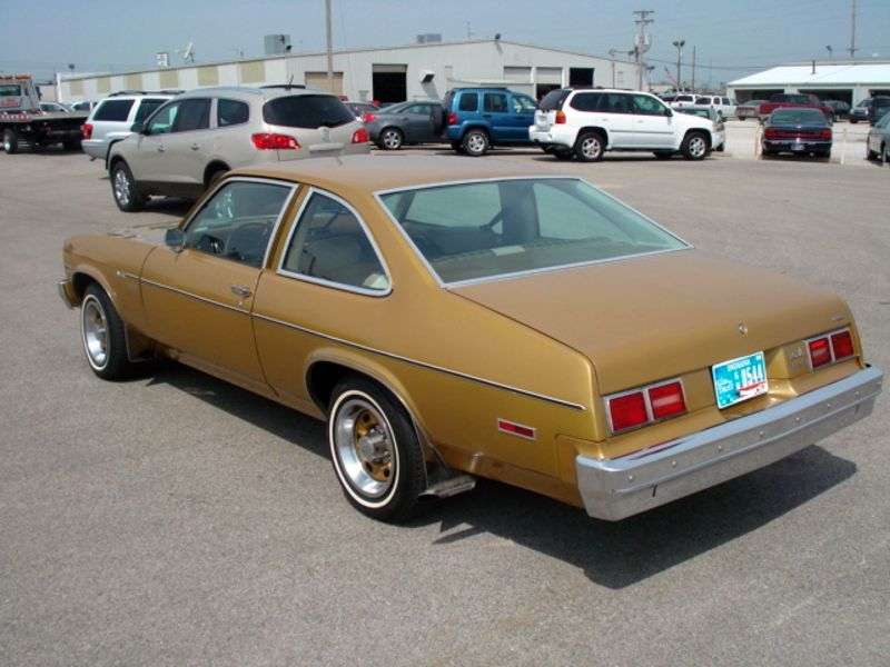 Chevrolet Nova 2 drzwiowe coupe 4. generacji [zmiana stylizacji]. 5,7 MT (1977 1977)