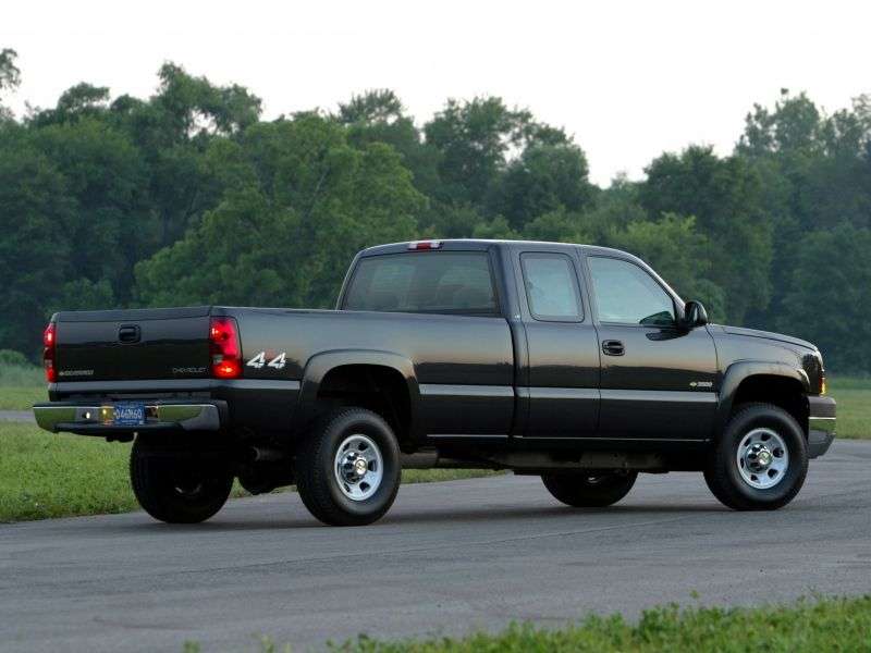 Chevrolet Silverado GMT800 [restyling] Extended Cab pick up 4 bit. 6.0 6MT 4WD LWB 3500HD DRW (2003–2006)
