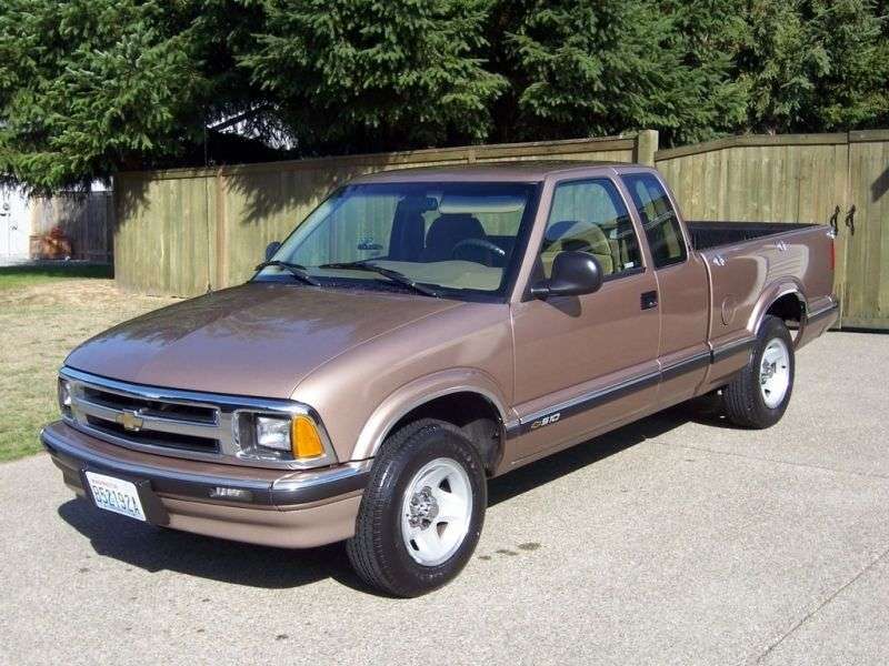 Chevrolet S 10 2 drzwiowy pickup z rozszerzoną kabiną 2,2 mln ton (1994 1997)