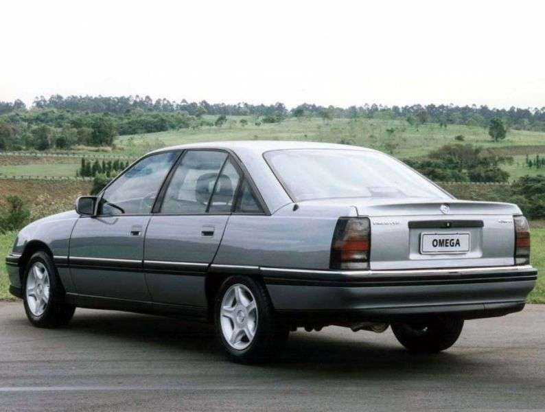 Chevrolet Omega Asedan 2.0 MT (1992–1995)