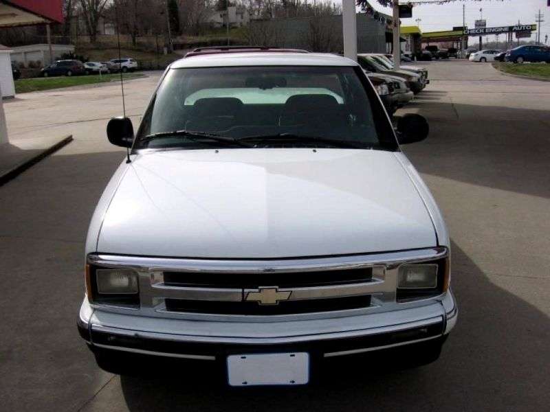 Chevrolet S 10 2 drzwiowy pickup z rozszerzoną kabiną 4.3 MT 4WD (1996 1997)